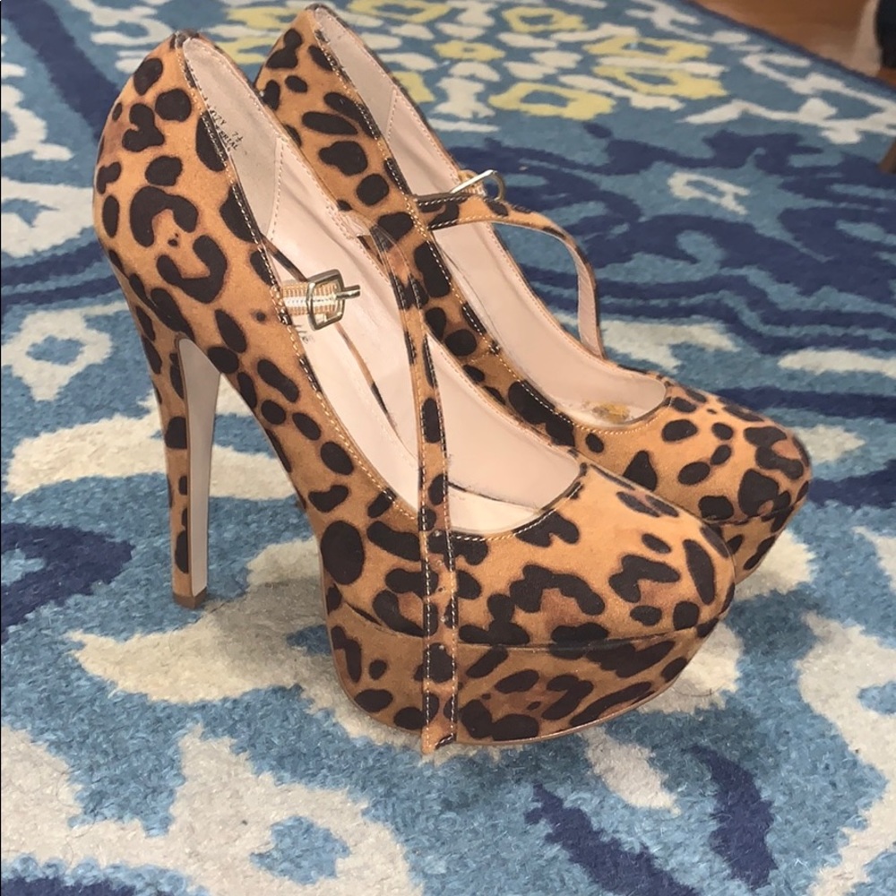 High Platform Cheetah print heel!